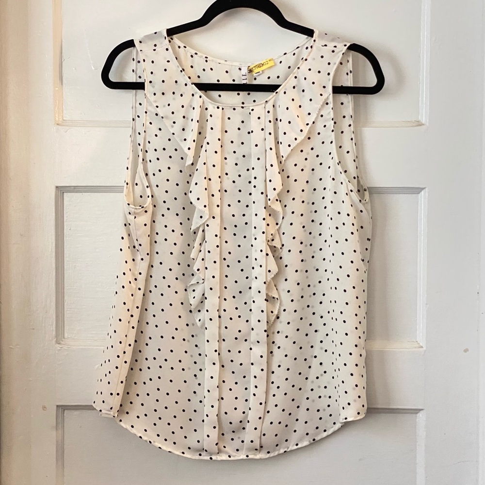 Elle Ruffle Polka Dot White & Black Sleeveless Top Size Medium
